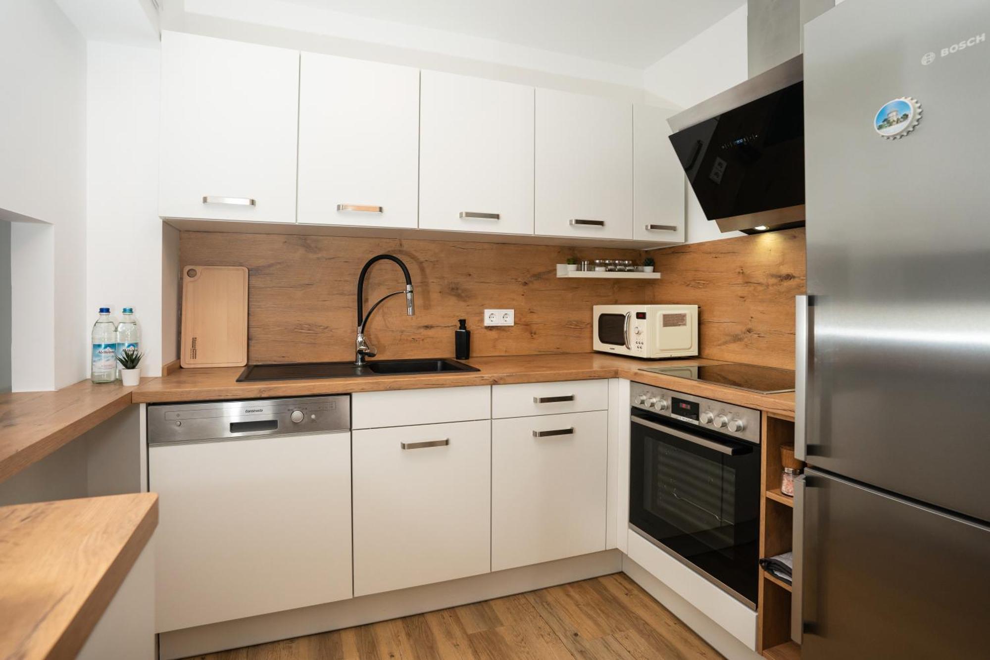 Reitz - Apartment I Zentrale Lage I Stellplatz I 55Qm I 2 Zimmer I Kueche I Bad I Terrasse Bad Hersfeld Ngoại thất bức ảnh